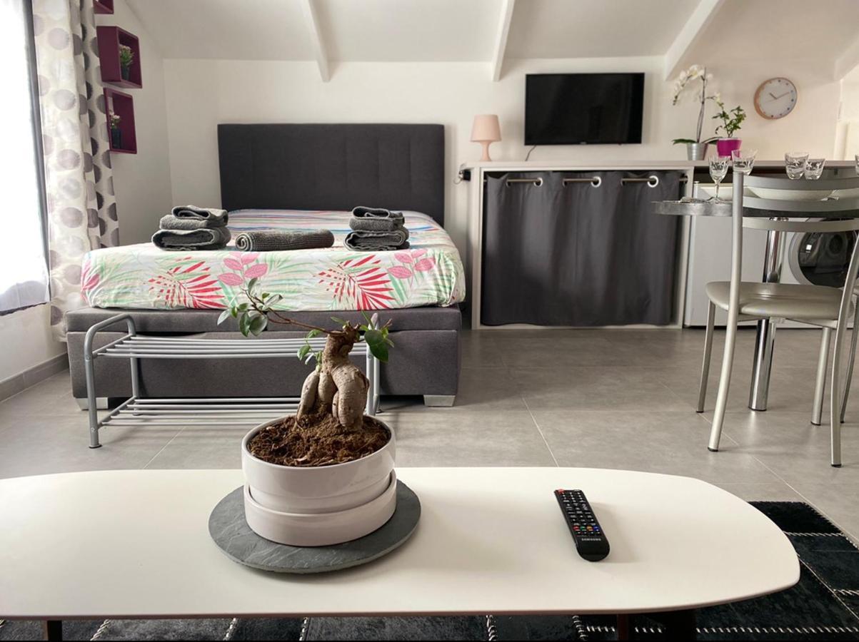 Trendy Studios Tassin Екстер'єр фото