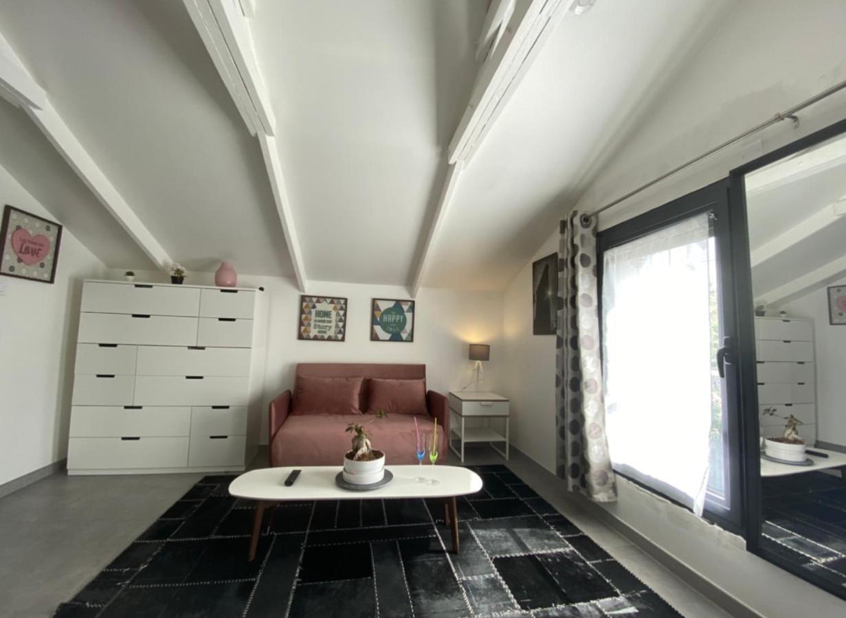 Trendy Studios Tassin Екстер'єр фото