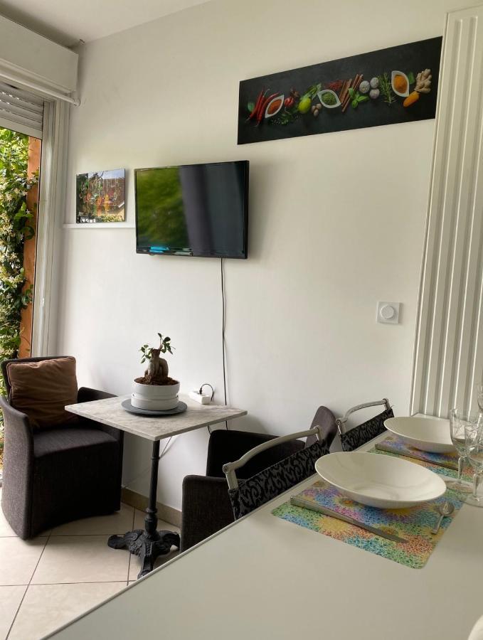 Trendy Studios Tassin Екстер'єр фото