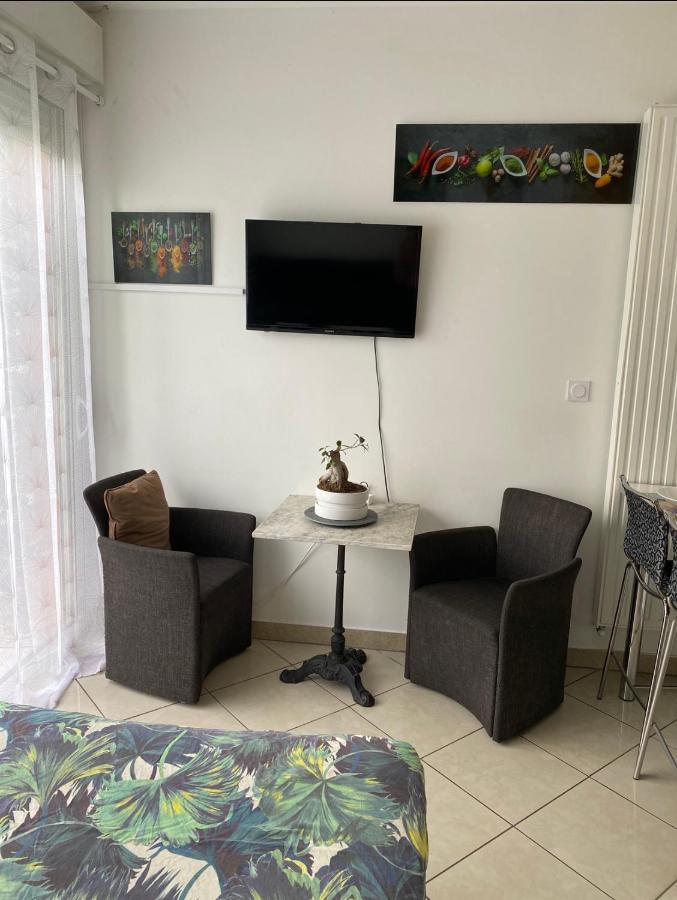 Trendy Studios Tassin Екстер'єр фото