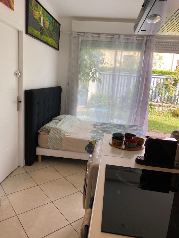 Trendy Studios Tassin Екстер'єр фото