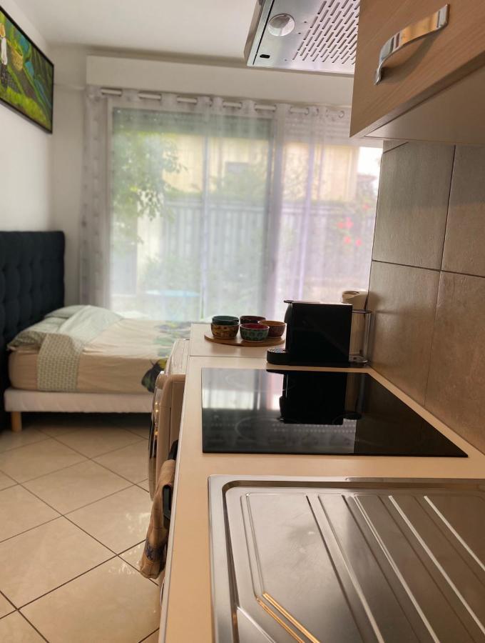 Trendy Studios Tassin Екстер'єр фото