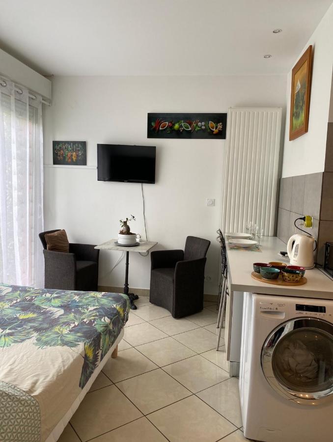 Trendy Studios Tassin Екстер'єр фото
