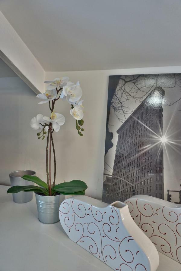 Trendy Studios Tassin Екстер'єр фото